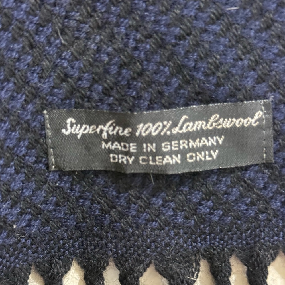 SUPERFINE Navy Blue Men's Knit Scarf with Fringe - Picture 2 of 4